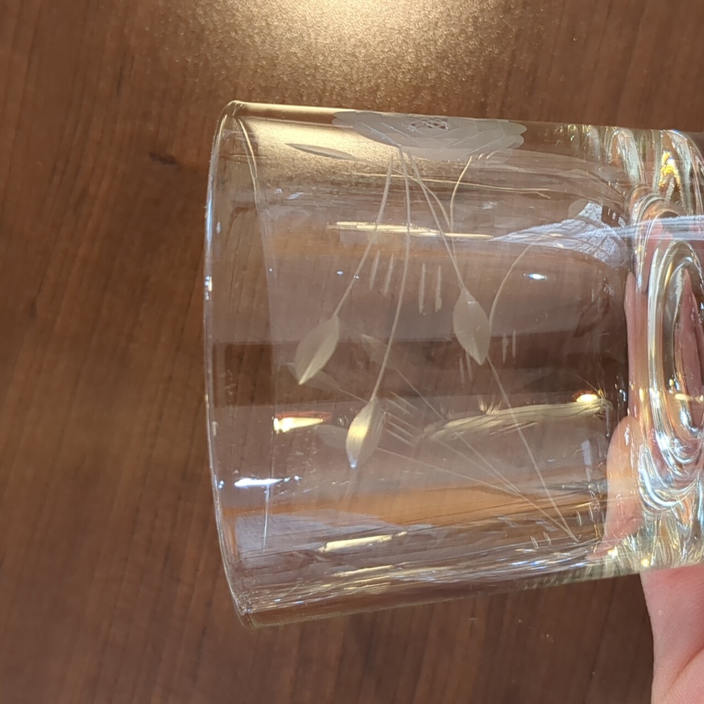 Etched Rose Pattern Rocks Glasses - Picture 4 of 9